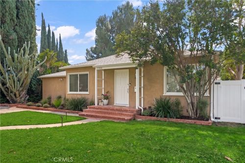 17008 Hartland St, Lake Balboa, CA, 91406-4523 | Card Image