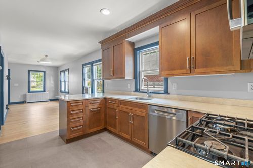 16 Saint Charles Ave, Stamford, CT, 06907-2415 | Card Image