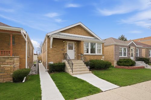 5748 S Kenneth Ave, CHICAGO, IL, 60629-4806 | Card Image
