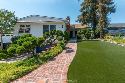 611 Delaware Rd, Burbank, CA, 91504-4040 | Card Image