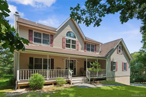 19 Petrel Ln, Hampton Bays, NY, 11946-1200 | Card Image