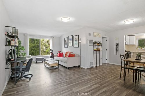 10-611 S Orange Avenue, Santa Ana, CA, 92701 | Card Image