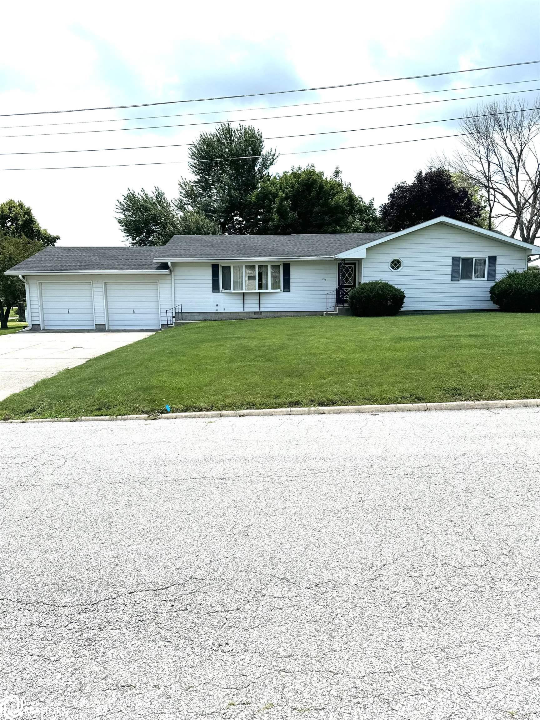 Willow St, Clarinda, IA 51632