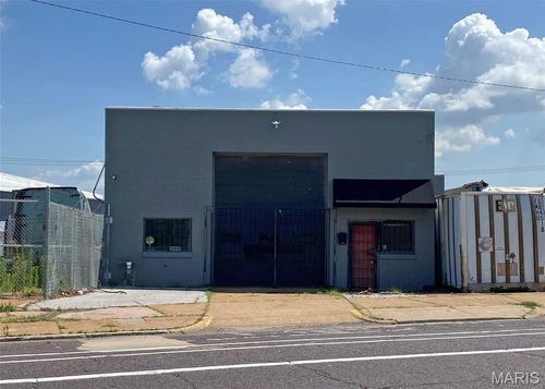 5710 N Broadway, Saint Louis, MO, 63147-3007 | Card Image