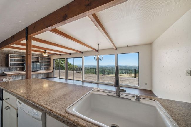 Kitchen & Family Room | Image 27