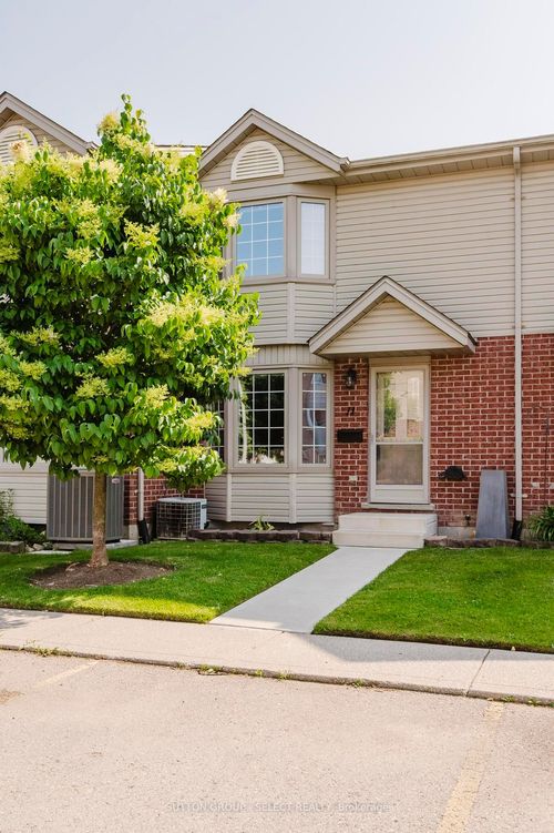 11-151 Martinet Ave, London, ON, N5V4T4 | Card Image