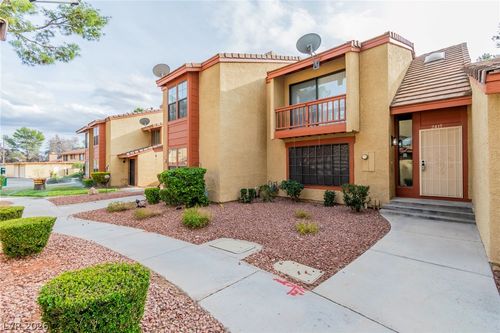 2415 Pickwick Dr, Henderson, NV, 89014-3751 | Card Image