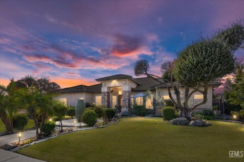 901 Katie Ct, Shafter, CA, 93263-3202 | Card Image