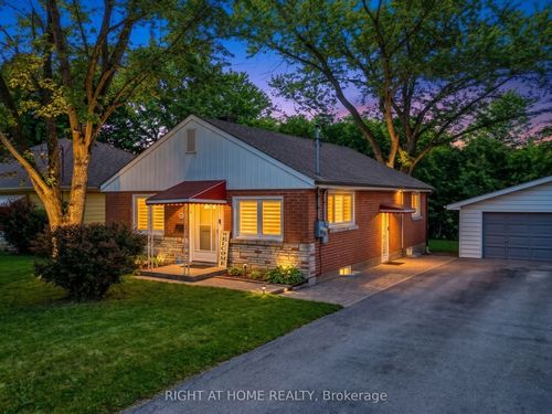 735 Srigley St, Newmarket, ON, L3Y1X6 | Card Image