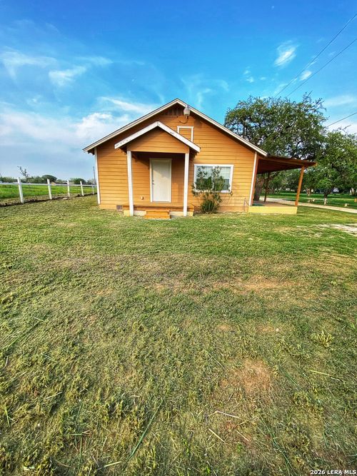 1311 Pine St, Floresville, TX, 78114-1817 | Card Image