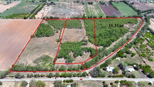 304 County Road 6611, Devine, TX, 78016 | Card Image