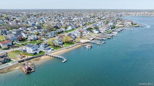 3505 Bay Front Dr, Baldwin, NY, 11510-5109 | Card Image