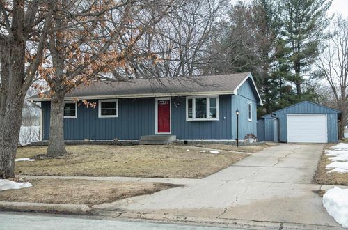 1012 Cedar River Dr, Waverly, IA, 50677-1433 | Card Image