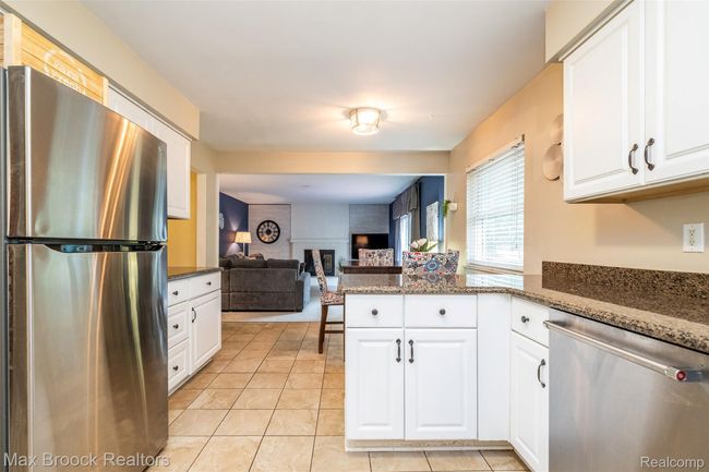 Kitchen Opens Family Room | Image 11