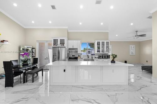 9201 Sw 170th Ln, Palmetto Bay, FL, 33157-4561 | Card Image