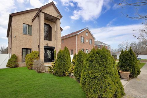 186-31 Radnor Rd, Jamaica, NY, 11432-5828 | Card Image