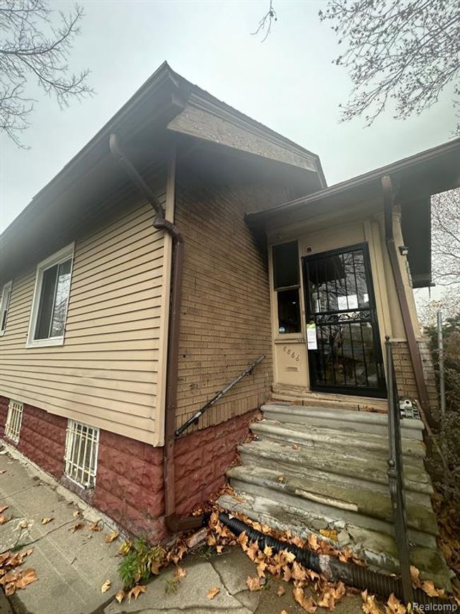 8866 Aurora Street, Home with 2 bedrooms, 1 bathrooms and null parking in Detroit MI | Image 3