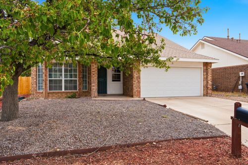 8 Apache Plume Rd, Los Lunas, NM, 87031-9545 | Card Image