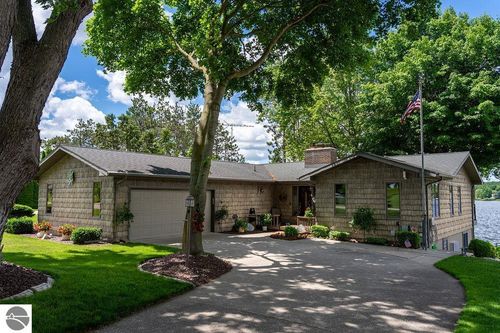 1056 Clubhouse Dr, Lake Isabella, MI, 48893-9339 | Card Image