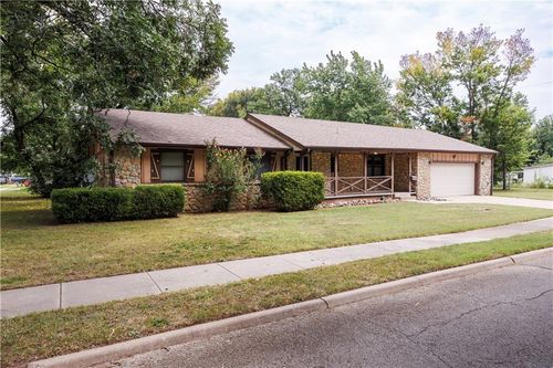 624 N 15th St, Independence, KS, 67301-2604 | Card Image
