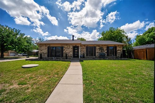 817 Oakland St, Grand Prairie, TX, 75052-6505 | Card Image