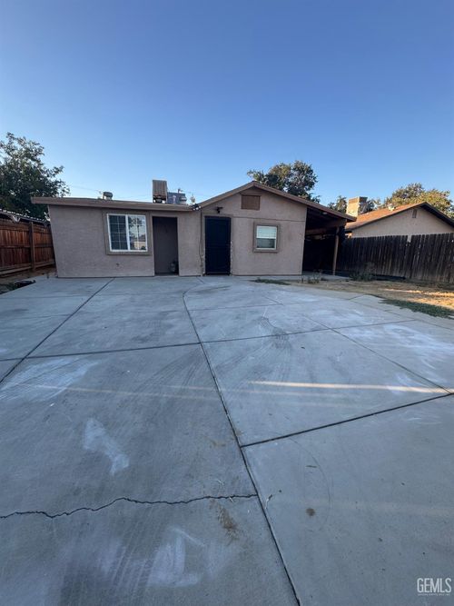 614 Cannon Ave, Bakersfield, CA, 93307-3403 | Card Image
