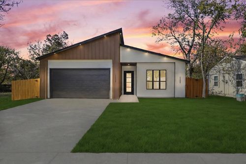 726 Pangburn St, Grand Prairie, TX, 75051-2614 | Card Image