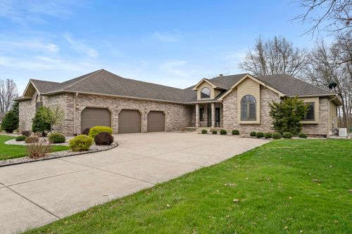 424 Woodland Estates Dr, Valparaiso, IN, 46385-9202 | Card Image