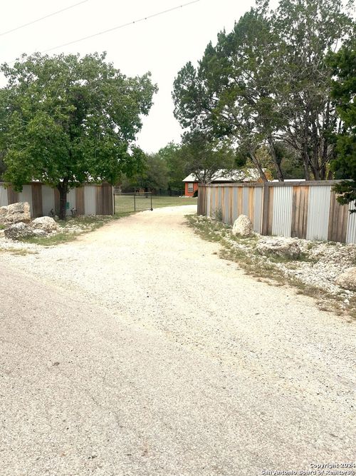 143 Taff Pl, Leakey, TX, 78873 | Card Image