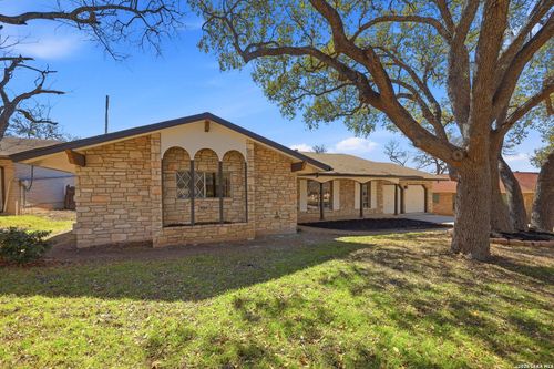 110 De Soto Dr, Universal City, TX, 78148-3326 | Card Image