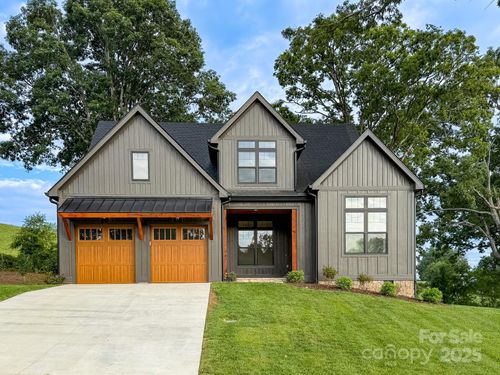 304 Mavrick Dr, Mills River, NC, 28759-0131 | Card Image