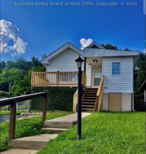 133 Costello St, Charleston, WV, 25302-3327 | Card Image