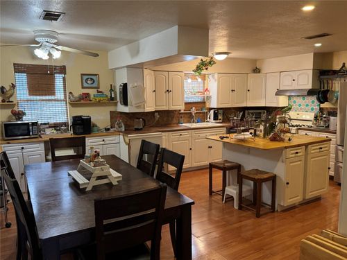 3421 Colorado Ave, Dickinson, TX, 77539-5740 | Card Image