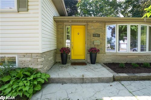 9 Meadowland Ave, Barrie, ON, L4N2Y3 | Card Image