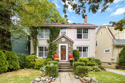 949 Mclean St, Halifax, NS, B3H2V2 | Card Image