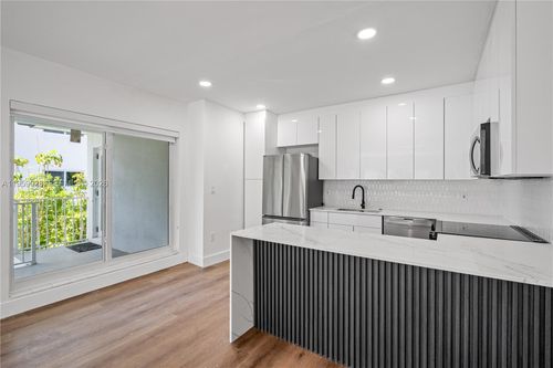 apt-2-3661 Ne 170th St, North Miami Beach, FL, 33160-3128 | Card Image