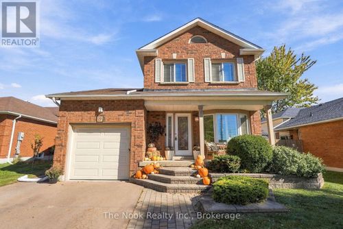 19 Sandringham Dr, Courtice, ON, L1E1X4 | Card Image