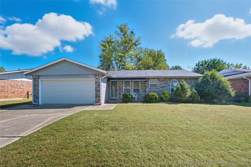 1729 S Spruce Ave, Broken Arrow, OK, 74012-5126 | Card Image
