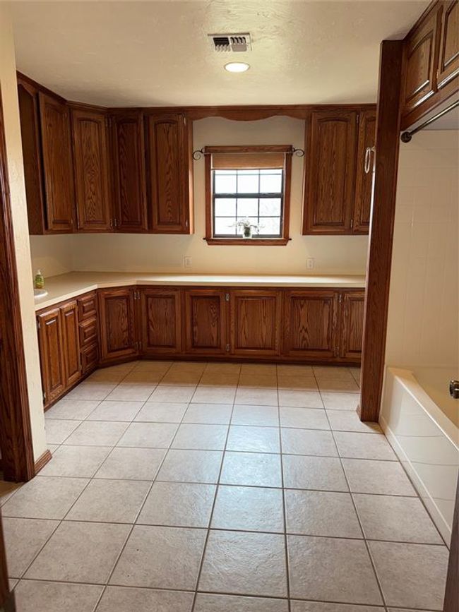 724 E 7 Th St, House other with 4 bedrooms, 2 bathrooms and null parking in Olustee OK | Image 13