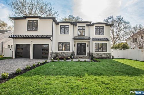 722 Erie Rd, Paramus, NJ, 07652-4040 | Card Image