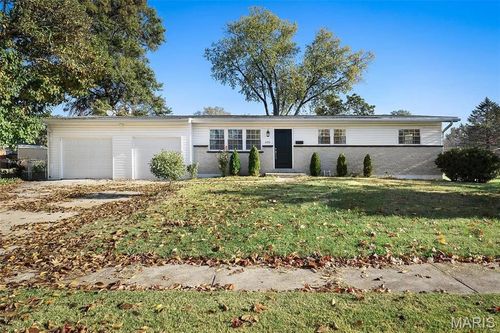 645 Pelican Ln, Florissant, MO, 63031-2237 | Card Image