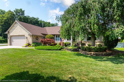 36166 Allen St, Livonia, MI, 48154-5295 | Card Image