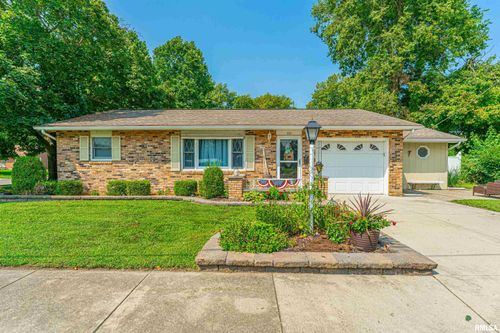 521 S Maple St, Lincoln, IL, 62656-2628 | Card Image
