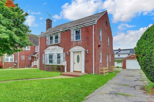 79 Elmwood Ave, Hempstead, NY, 11550-6508 | Card Image