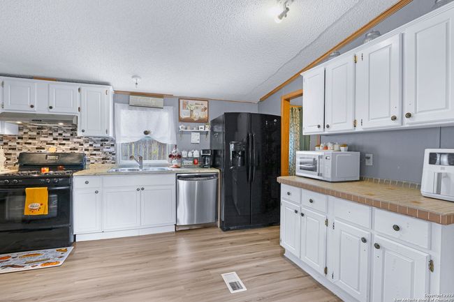 2681 Crazyhorse Pass, House other with 3 bedrooms, 2 bathrooms and null parking in Austin TX | Image 11