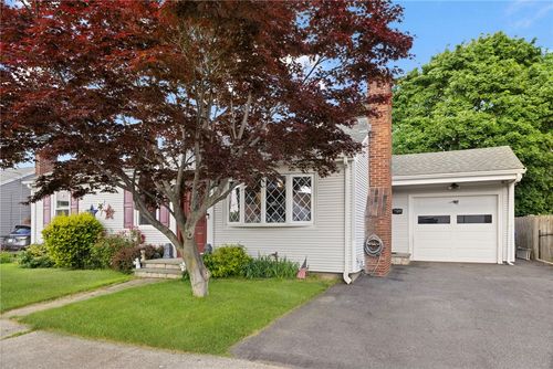 22 Mayfield St, Pawtucket, RI, 02861-2803 | Card Image