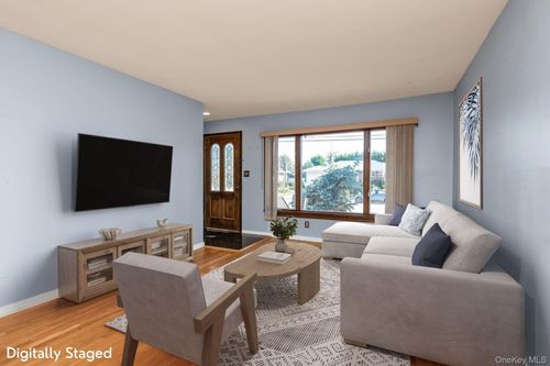 336 W 9th St, Deer Park, NY, 11729-6529 | Card Image