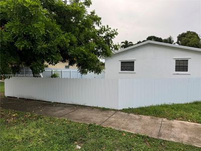 1450 S 28th Ave, House other with 3 bedrooms, 2 bathrooms and null parking in Hollywood FL | Image 3