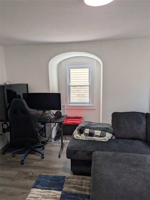 fl-1st-750 Commerce St, Thornwood, NY, 10594-1031 | Card Image