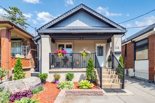 36 Juliet Cres, York, ON, M6M1N4 | Card Image
